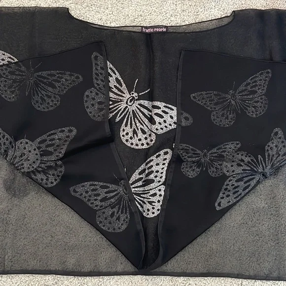 Traffic People Scarf Coverup Cropped Top - Picture 11 of 12